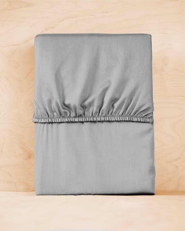 Dra-på-lakan i satin 140x200 mikrofiber ljusgrått