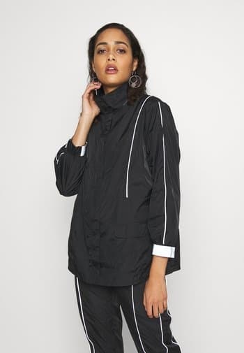MISSGUIDED SVART JACKA MED TRYCK 34 1Z8G1_D1*