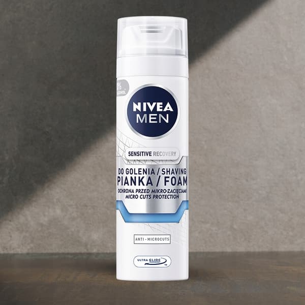 NIVEA Sensitive regeneroiva parranajouva 200 ml