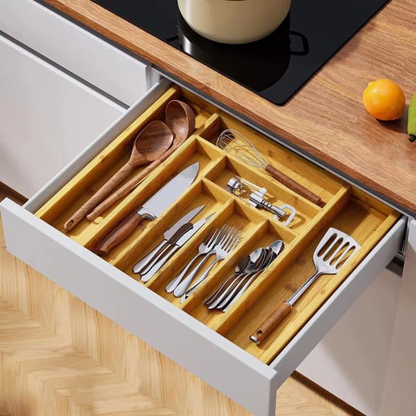 Bestikorganisator i træ