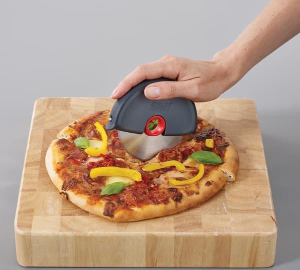 Børnesikret pizzaskærer med skive Joseph Joseph
