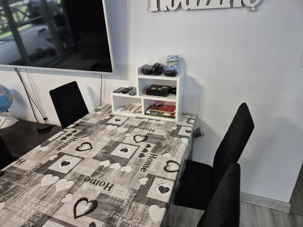 Tosia-pöytähylly
