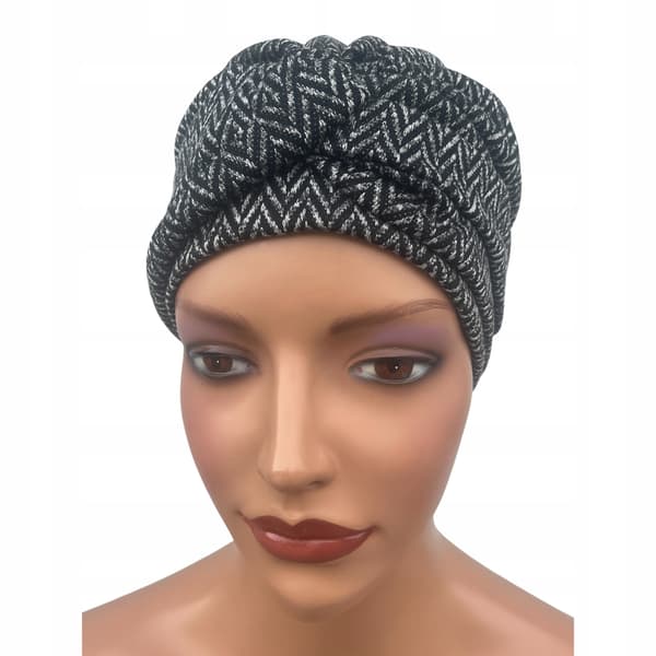 Elegant Blanca damhatt med turban och fiskbensfoder