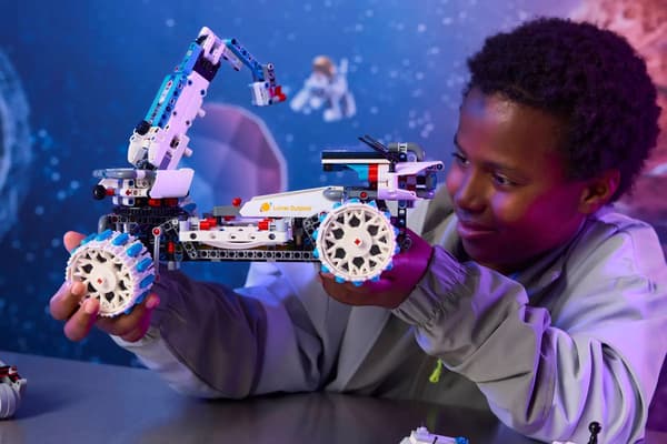 LEGO Technic 42211 Månrymdrover