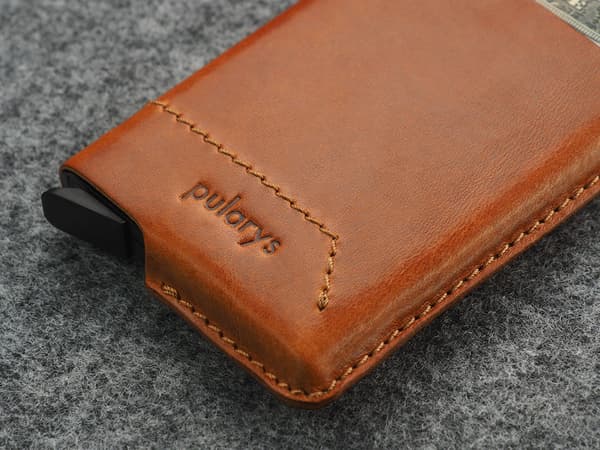 GOBI-lompakko kasviparkitusta nahasta, Nomad Cognac