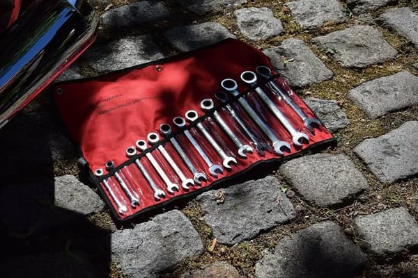 MJW Set med 8–24 mm ringnycklar med spärrskaft