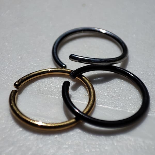 Titanium kontinuerlig udvidelig ring sort - TK-010 1.0/8