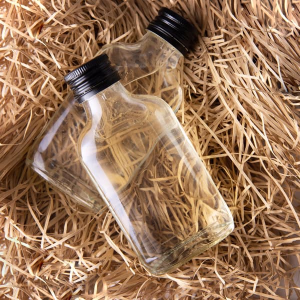 50 x pulloa 100 ml:n taskumatteja likööreille, viinille ja vodkalle