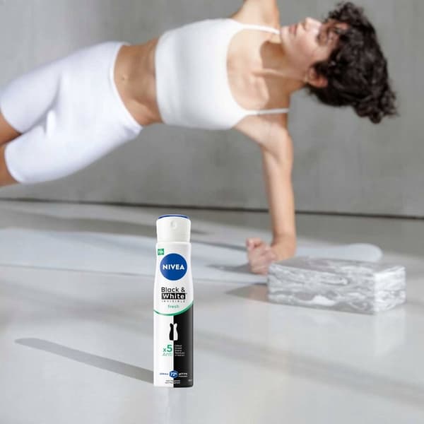 NIVEA Black & White Fresh antiperspirant spray 250 ml