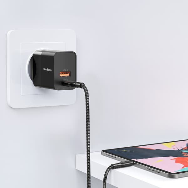 MCDODO SNABB VÄGGLADDARE FÖR IPHONE TYP C 2X USB USB-C PD 20W KABEL