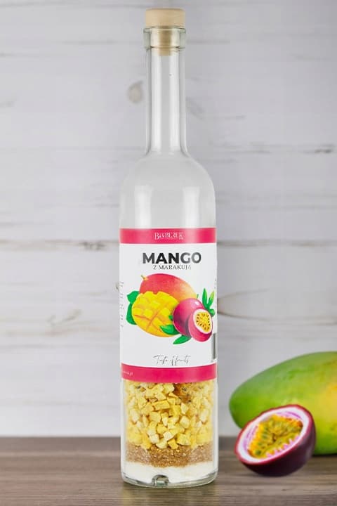 500 ml:n pullo hedelmillä OMA MANGO- JA PASSIONHEDELMÄLIKÖÖRI - Tee-se-itse