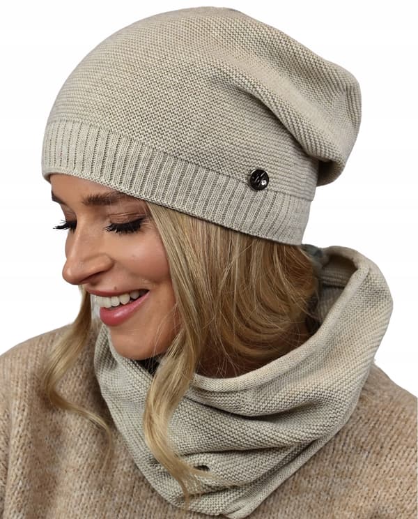Varm dammössa med halsduk beige B1