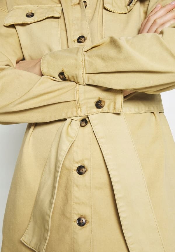 GLAMOROUS DAMJACKA MED SKÄRP BEIGE 38 W_C