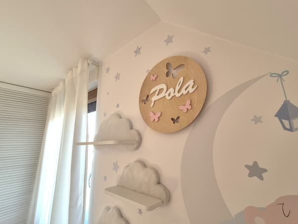 Tulajka natlampe med navn og sommerfugle
