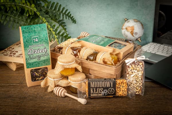 Lärardagens presentkorg med tryck och godis