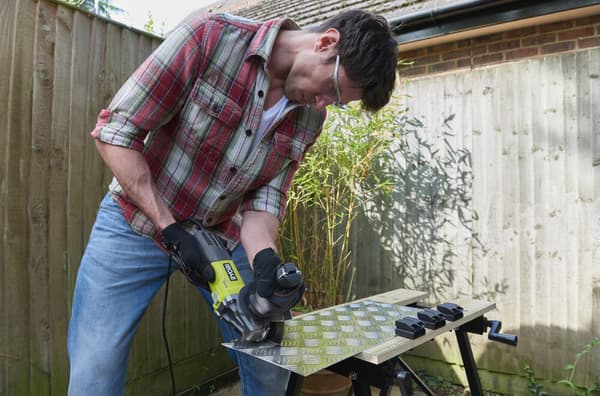 137142 RYOBI vinkelsliber 800 W
