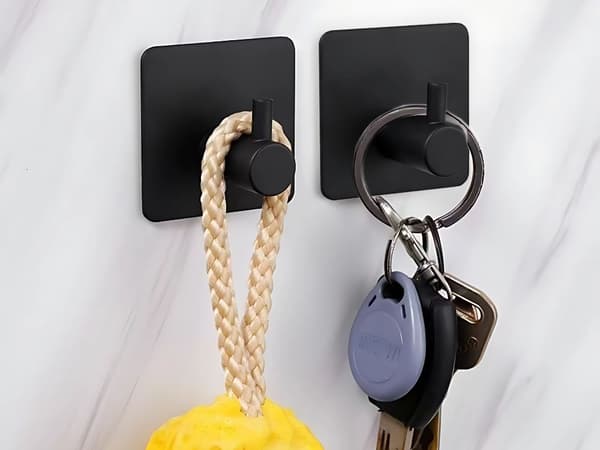 SELVKLÆBENDE HOLDER 4 STK SORT (80) GAB_A