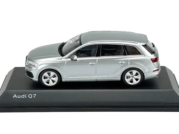 FORHANDLERMODEL AUDI Q7 FOLIE SØLV 1:43 501.14.076.13