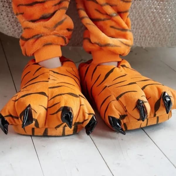Vuxentofflor Tiger Paws 3D med klor EU 37-44