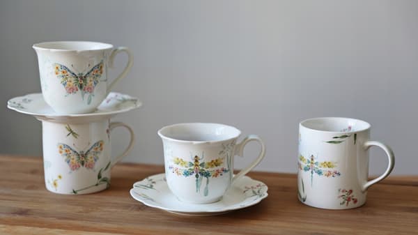 220 ml kop med underkop til te og kaffe, sæt med 6 papillon som gave