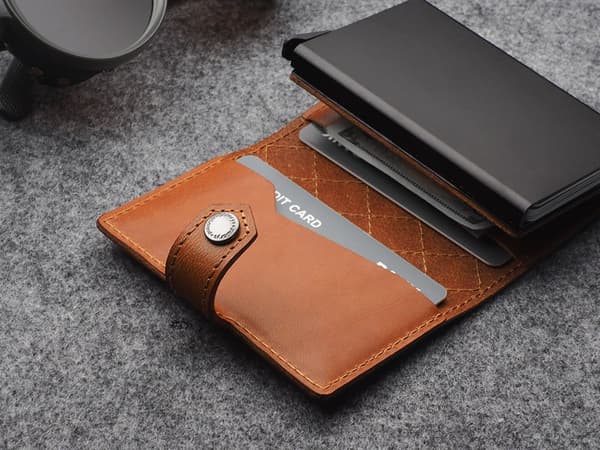 HIKER - CHIC Decor-plånbok i Nomad-konjaksgarvat läder