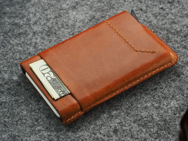 GOBI-lompakko kasviparkitusta nahasta, Nomad Cognac