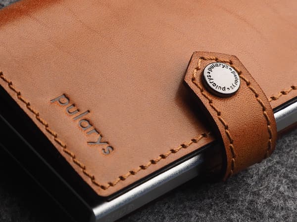 EASY WALLET lavet af Nomad cognac-garvet læder