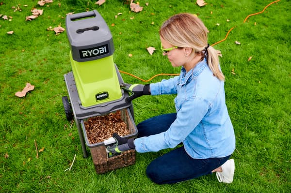 137951 RYOBI Slaghack med effekt 2500 W