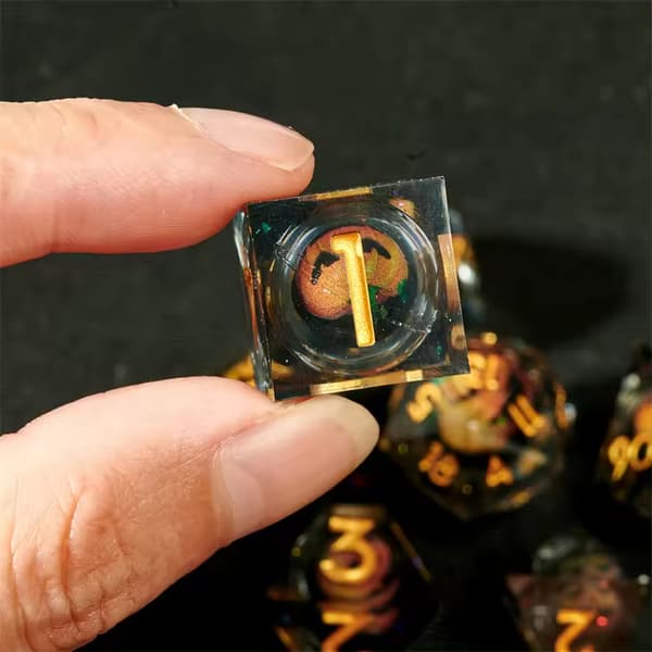 Smaugs skatt RPG-tärningar flytande D20 3,3 cm