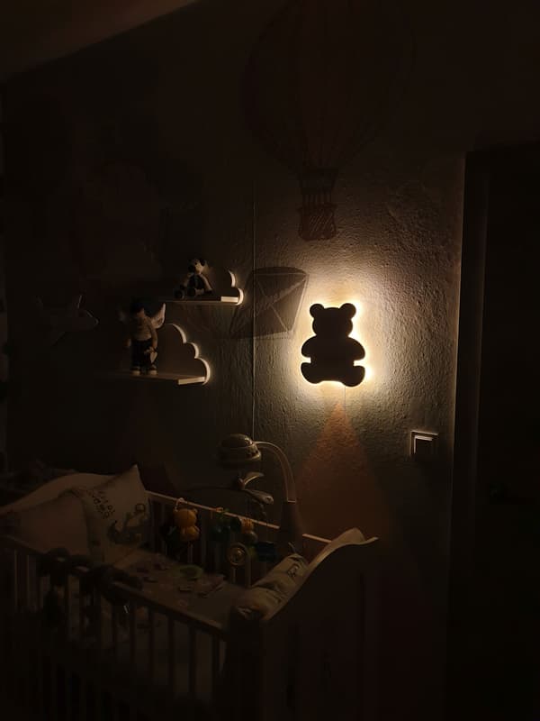Smilende bamse-natlampe med navn