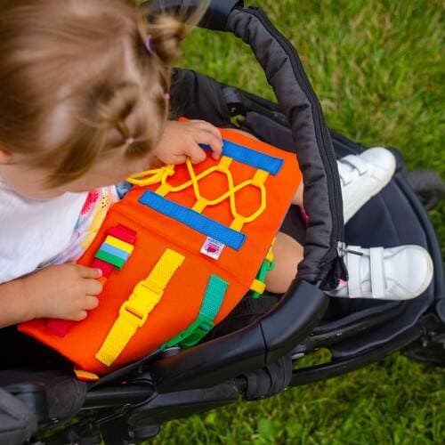 BUSYBOOK KITTEN MULTIFUNKTIONEL UNDERVISNINGSBOG ROTER KAFER LÅSE