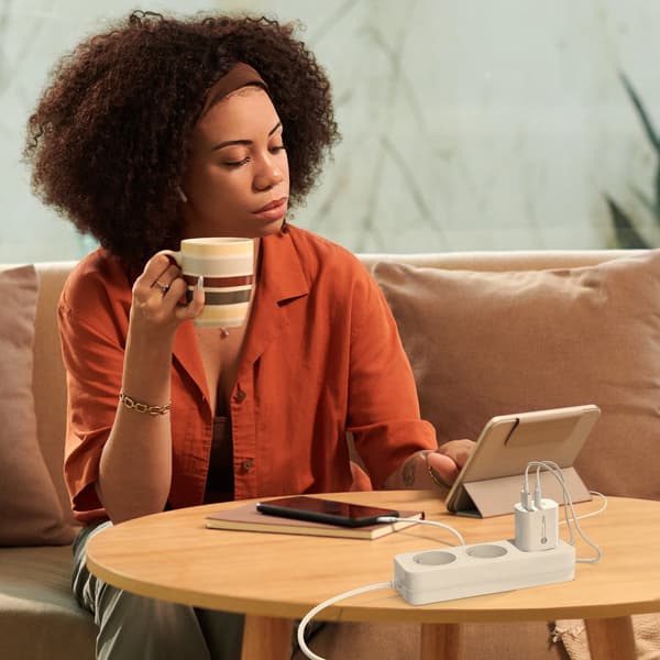A6MaxL 20W USB-A USB-C vægoplader med 1m USB-C - Lightning-kabel - Hvid