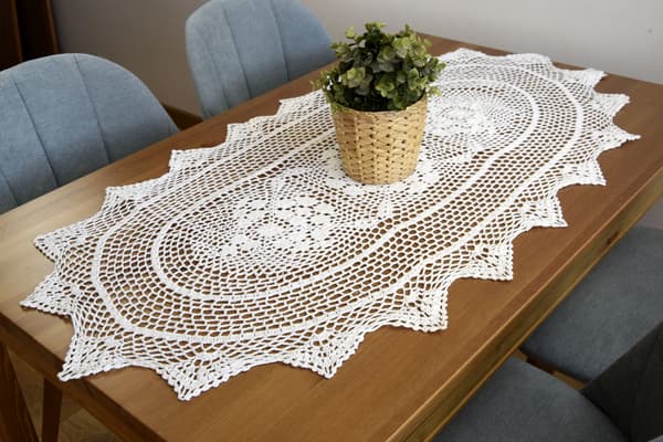 Oval vit virkad bordslöpare 60x120 vit flätad bomullsduk