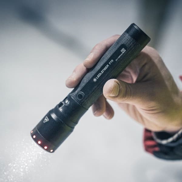 Ledlenser P7R taskulamppu, 2000 lumenia, vedenpitävä, alumiini