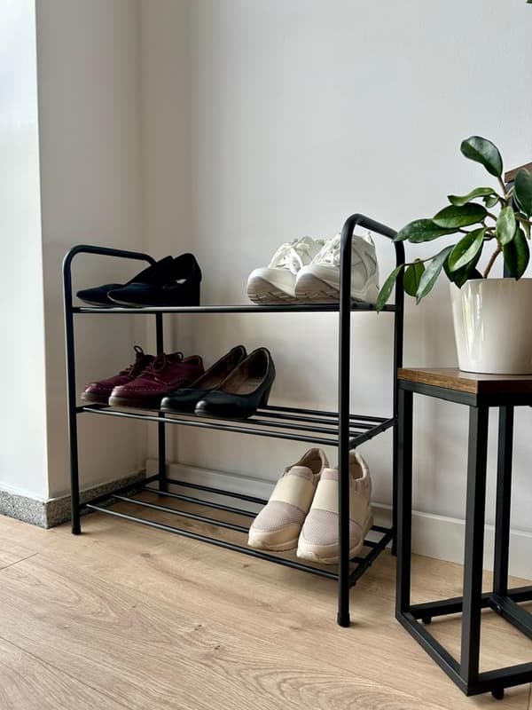 TIKI sort metal skohylde, 3 niveauer
