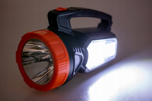 Genopladelig søgelygte med solenergi LB0168 LI