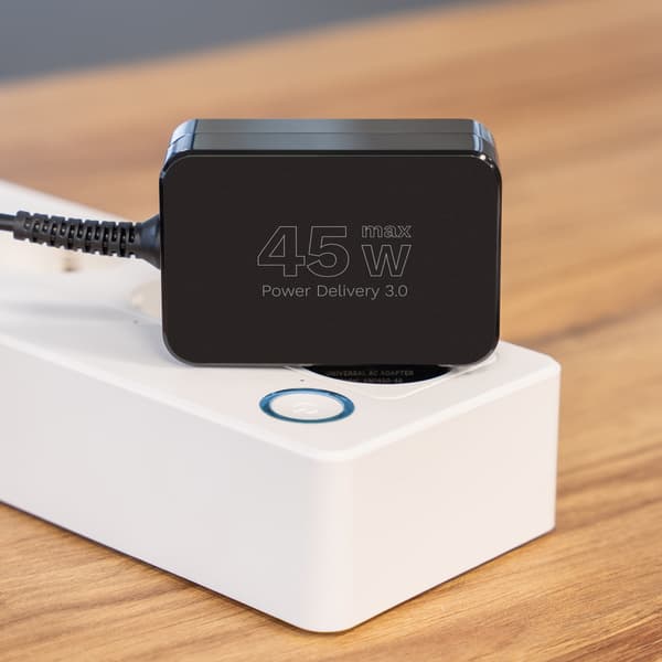 Kruger&Matz 45W yleisvirtalähde Power Delivery -toiminnolla, 7 napaa