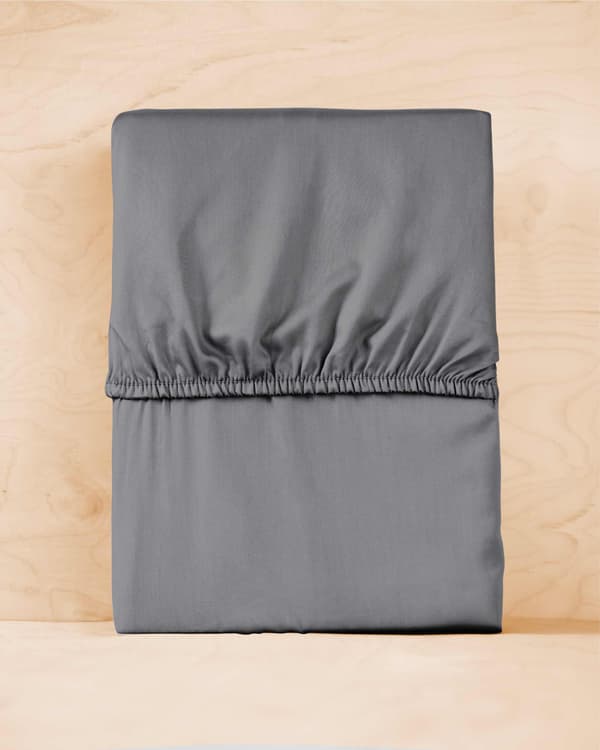 Dra-på-lakan i satin 140x200 mikrofiber grått