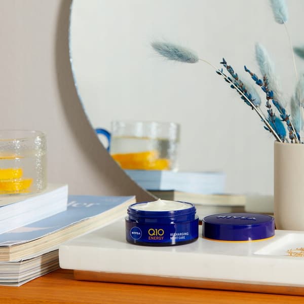 379722 NIVEA Q10 Energi natcreme