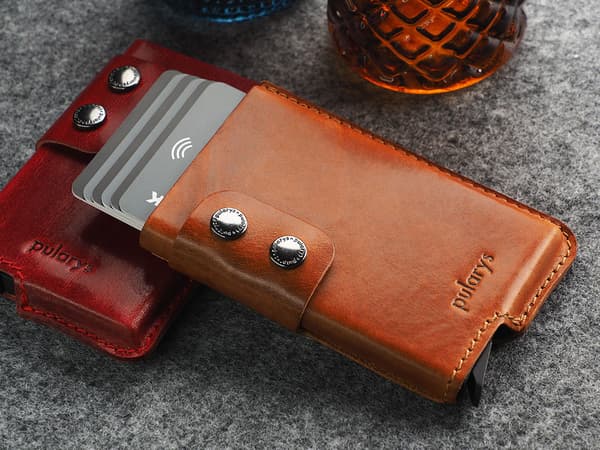 FUNKY plånbok tillverkad av Nomad cognac-läder