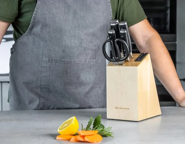 KITCHENAID GOURMET 7-DELAT KNIVSET I TRÄBLOCK MED SLIPS