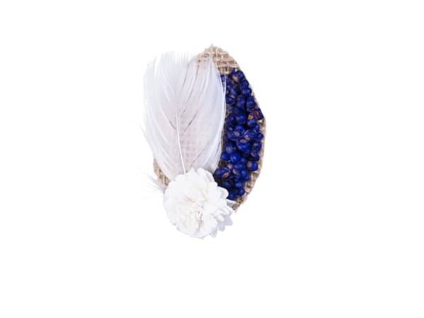 Corsage med juteblomster og fjer 1-pack