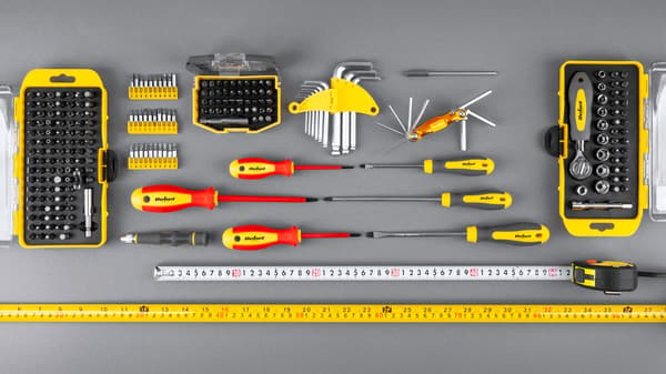 Set av precisionsskruvdragare och bits 32 bitar Rebel