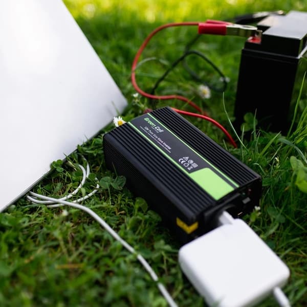 Green Cell INV15 Autoinvertteri 12V-230V 3000W/6000W