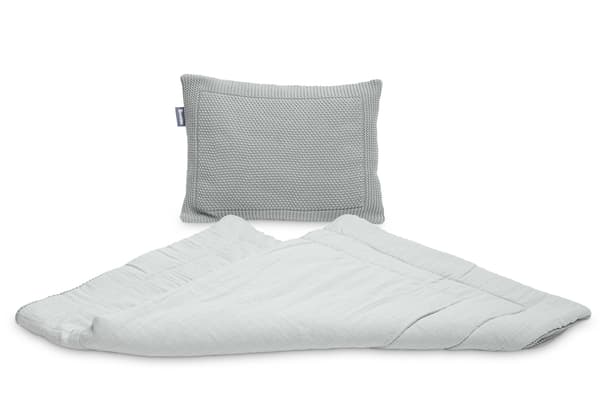 Strikket krybbesæt med grå muslin