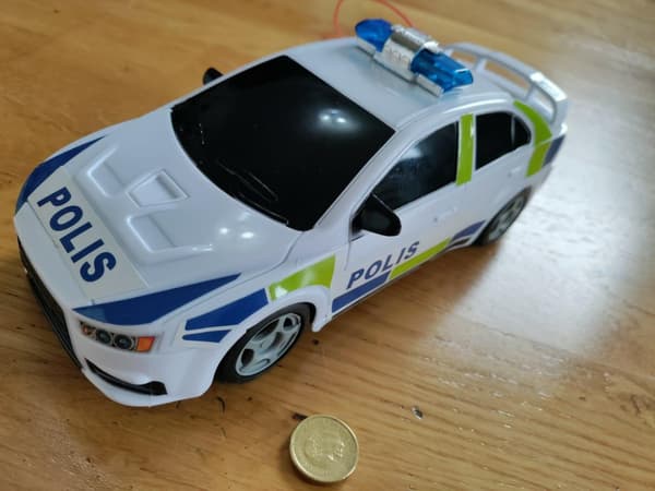 22cm Radiostyrd Polisbil . Fr 3år