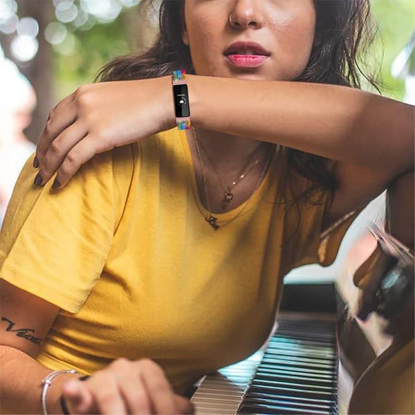 Fitbit Inspire 2 / Inspire HR oval resign urrem - Regnbue