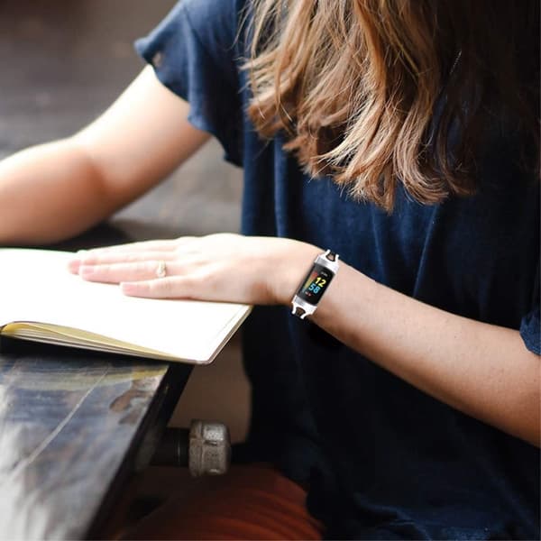 Fitbit Charge 5 tofarvet silikone-urrem - Hvid / Sort