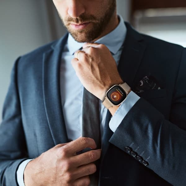 Fitbit Sense 2 / Versa 4 milanesisk stropp i rustfritt stål - Retro Gull