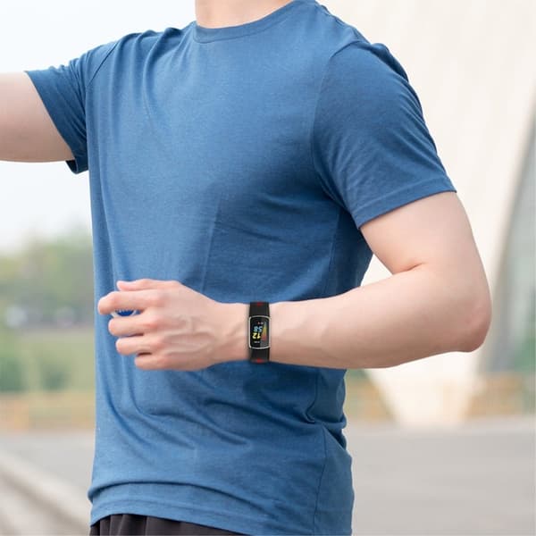 Fitbit Charge 5 tofarvet silikone-urrem - Rød / Sort